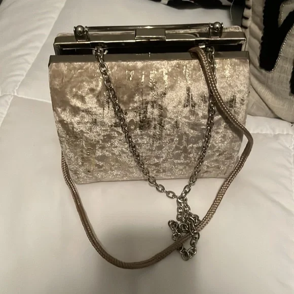 Gianni Bini small bag, Dillard’s brand - Picture 3 of 4